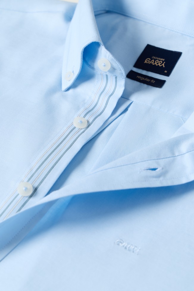 Camisa Oxford regular fit em azul Camisa Oxford regular fit em azul